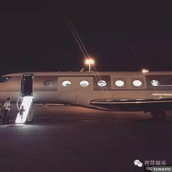 她15歲就被富商追，短短幾年就嫁入豪門，如今32歲的她已經跟英國皇妃過一樣的生活了！