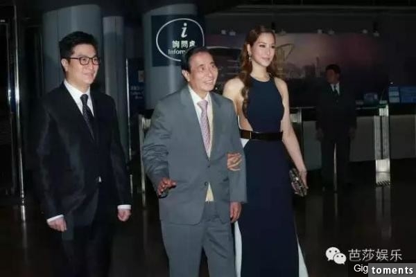 她15歲就被富商追，短短幾年就嫁入豪門，如今32歲的她已經跟英國皇妃過一樣的生活了！