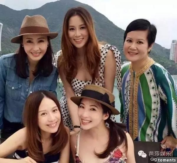 她15歲就被富商追，短短幾年就嫁入豪門，如今32歲的她已經跟英國皇妃過一樣的生活了！