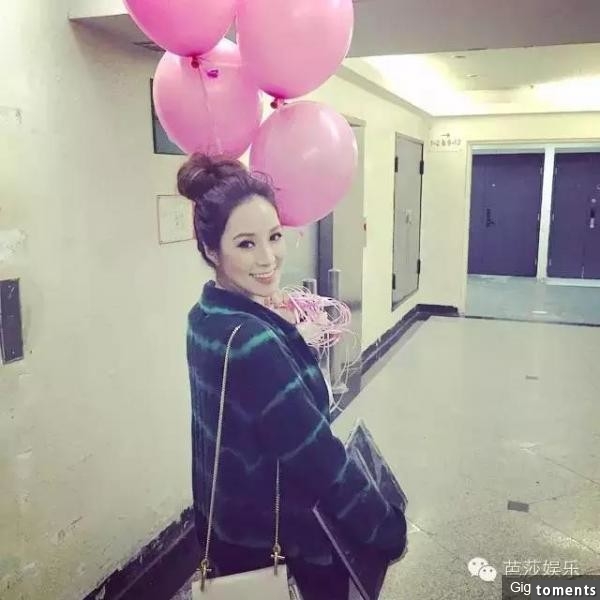她15歲就被富商追，短短幾年就嫁入豪門，如今32歲的她已經跟英國皇妃過一樣的生活了！