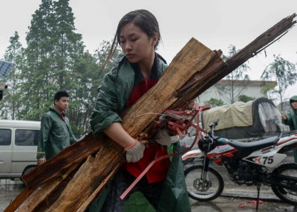 她是長得超像「張柏芝」的舞蹈老師，卻淒慘在大地震中失去雙腿和女兒！老公竟還因她殘障而狠狠拋棄她！讓她生不如死！沒想到她現