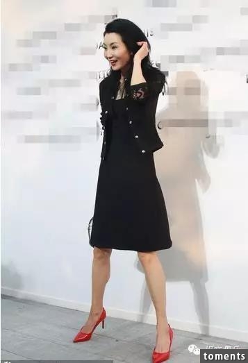 她曾是萬人迷張曼玉,周潤發張國榮無不傾心,而今色衰慘被情郎甩