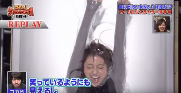 太邪惡瞭吧！正妹藝人遭惡整「一進電梯直接掉下去！」...沒想到更可怕的還在後頭？ (影)