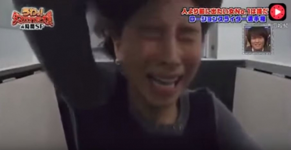 太邪惡瞭吧！正妹藝人遭惡整「一進電梯直接掉下去！」...沒想到更可怕的還在後頭？ (影)