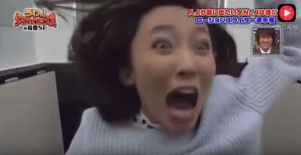 太邪惡瞭吧！正妹藝人遭惡整「一進電梯直接掉下去！」...沒想到更可怕的還在後頭？ (影)