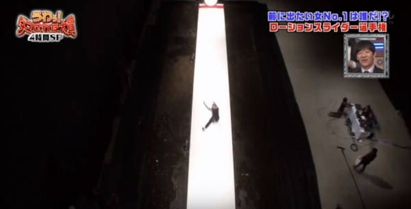 太邪惡瞭吧！正妹藝人遭惡整「一進電梯直接掉下去！」...沒想到更可怕的還在後頭？ (影)