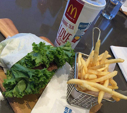 澳洲麥當勞《生菜漢堡》掀開包裝出現衝擊的景象(哭) 澳洲麥當勞《生菜漢堡》掀開包裝出現衝擊的景象(哭)