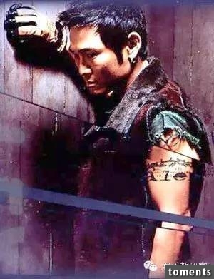 明星身上的紋身,其實隱藏了不可告人的秘密!王菲,謝霆鋒,,張柏芝,貝克漢姆…