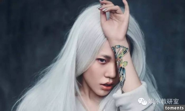 明星身上的紋身,其實隱藏了不可告人的秘密!王菲,謝霆鋒,,張柏芝,貝克漢姆…