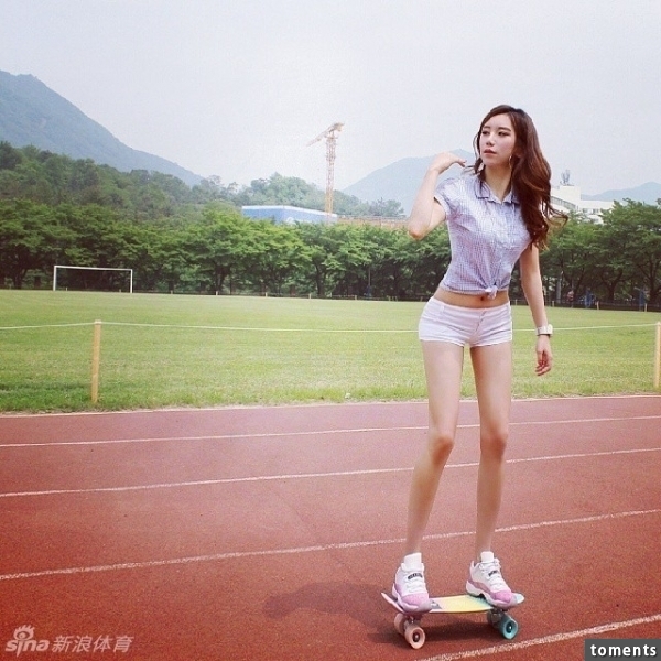 韓國健身美女教練完美身材爆紅！銷魂的S級身材曲線，由於緊身衣褲太緊呼之欲出，他的教學影片竟然被官方禁播！