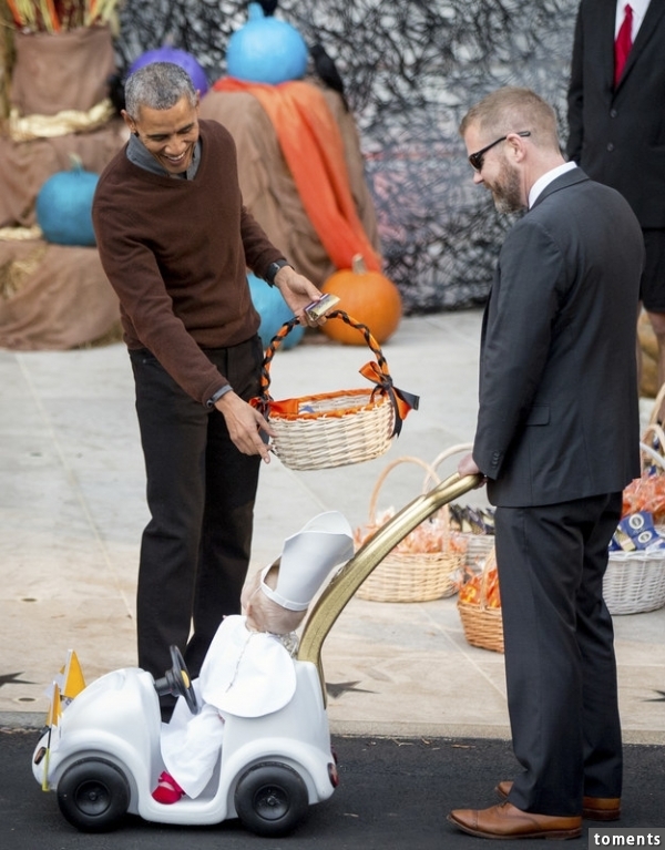 Obama couldn't believe what he was seeing. The Popemobile was just TOO MUCH.