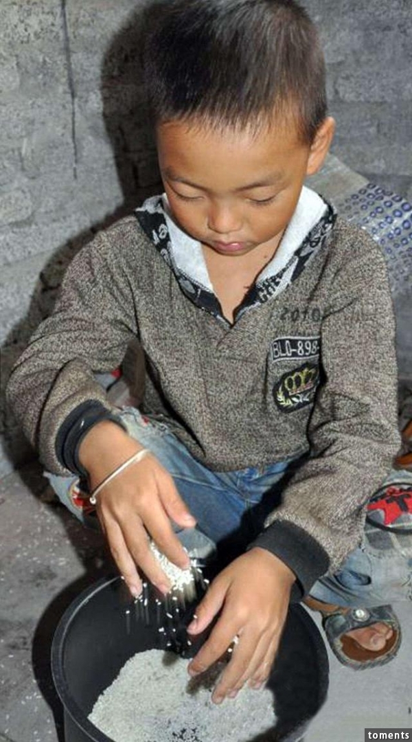 母親拋下癱瘓的父親，7歲兒子的小小心願卻讓每一個人聽了都鼻酸