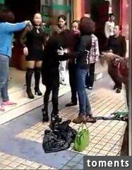 做了小三遭原配暴打，小三做了一件事原配笑著離婚成全他們