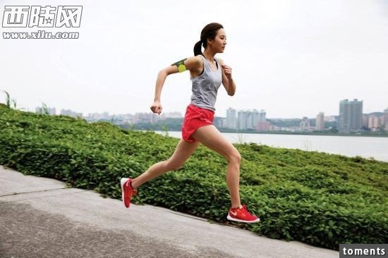 張鈞甯：美顏、博學、奔跑、跳飛機~她是女版007