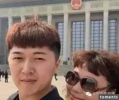 她45歲沒身材沒顏值，憑什麼離婚帶娃嫁給了小15歲男友！