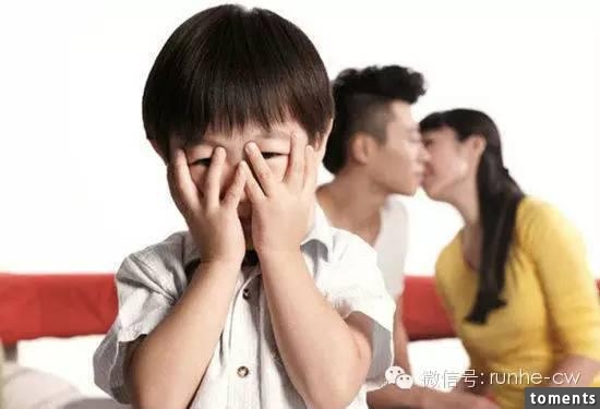 15歲女孩被裹著衣​​服送進醫院，媽媽一句話竟讓所有醫生憤怒了！