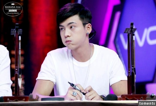 他比黄晓明还帅，最大的区别就是遇见了长相不同的杨颖