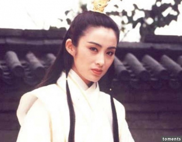 她是最性感的“星女郎”，大哥背後的女人，卻背負小三罪名至今