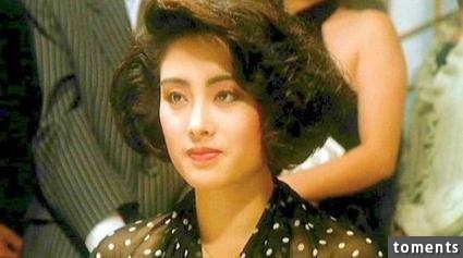 她是最性感的“星女郎”，大哥背後的女人，卻背負小三罪名至今