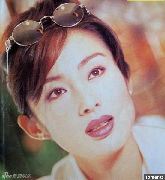 她是最性感的“星女郎”，大哥背後的女人，卻背負小三罪名至今