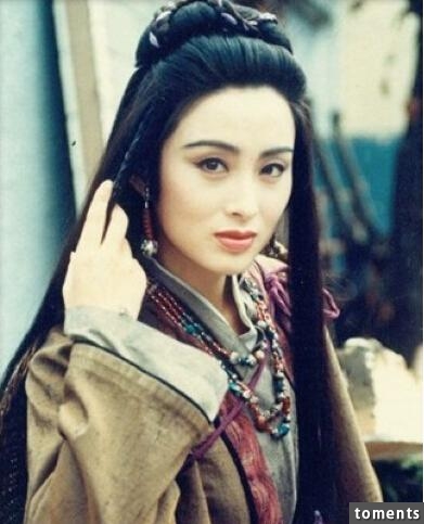 她是最性感的“星女郎”，大哥背後的女人，卻背負小三罪名至今