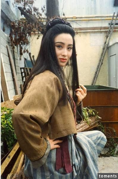 她是最性感的“星女郎”，大哥背後的女人，卻背負小三罪名至今