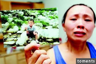 4歲男童園內離奇斃命，家長獲賠百萬，這一切竟只是因為一根繫帶