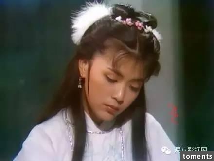 周潤發曾為她自殺，劉德華公開承認暗戀，最美小龍女在古墓外修行