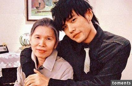 她靠周杰倫成名，大紅之時結婚，沒想到她竟然有個無情小三母親臭名昭著人人恨