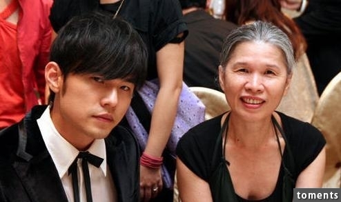 她靠周杰倫成名，大紅之時結婚，沒想到她竟然有個無情小三母親臭名昭著人人恨