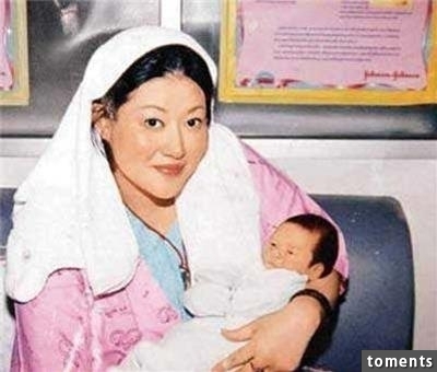 她17歲失身...孩子才半歲就自殺身亡，如今她「兒子」長大了！模樣超帥．．跟娛樂圈「某人」超像．．