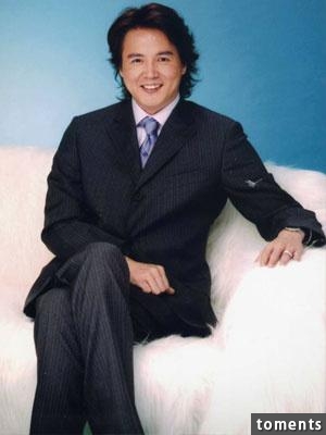 他曾是台灣第一小生八次跪地求婚，中年白頭，如今是身價百億商人