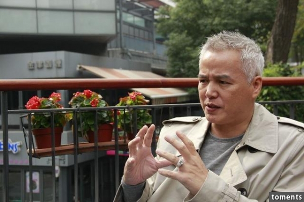 他曾是台灣第一小生八次跪地求婚，中年白頭，如今是身價百億商人
