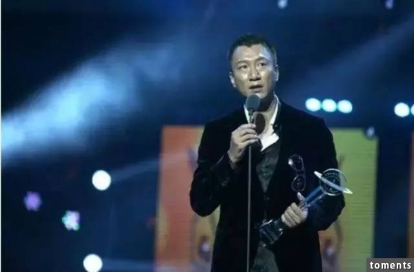 一位靠母親撿垃圾養大的明星,你絕對想不到是誰...