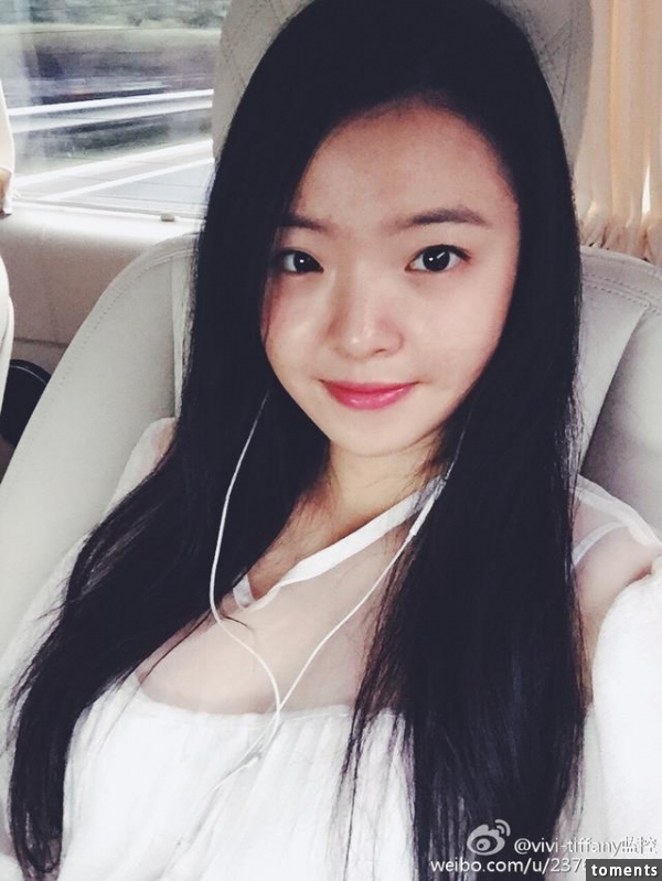 她今年17歲，有雙修長美腿...生活極度奢侈！娛樂圈有一半明星都為她家工作...她就是...