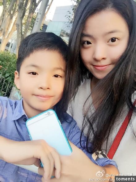 她今年17歲，有雙修長美腿...生活極度奢侈！娛樂圈有一半明星都為她家工作...她就是...