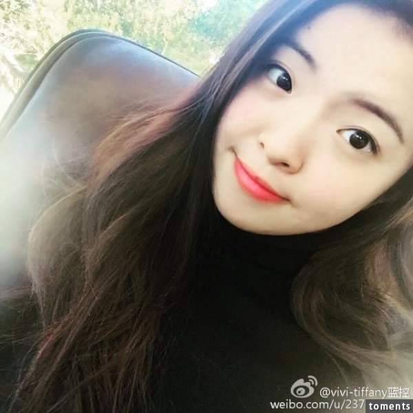 她今年17歲，有雙修長美腿...生活極度奢侈！娛樂圈有一半明星都為她家工作...她就是...