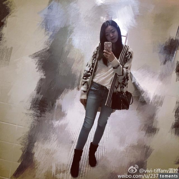 她是富二代，大寫的白富美，娛樂圈一半的明星都是在為她家打工！