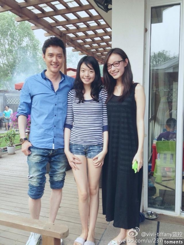 她今年17歲，有雙修長美腿...生活極度奢侈！娛樂圈有一半明星都為她家工作...她就是...