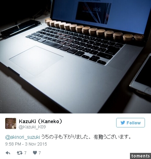 把硬幣放在筆記本電腦上，沒想到輕易解決了一個電腦界大問題...