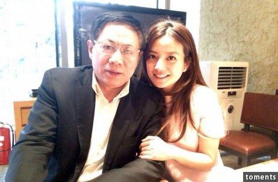 「趙薇」生命中最重要的10個男人！其中一位讓她一天凈賺「74億」港幣…太誇張了！