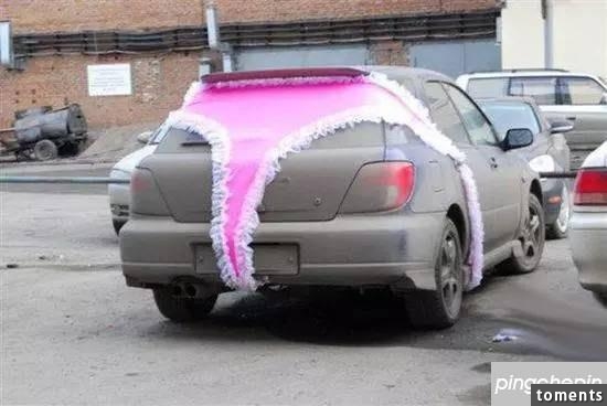 女司機穿短裙開透明車，交警想抓卻沒有理由！