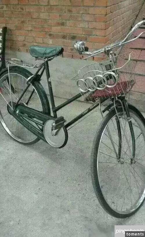 女司機穿短裙開透明車，交警想抓卻沒有理由！