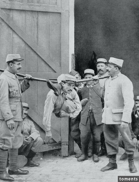 The "human serpent" distracts other soldiers on the front (France, World War I, 1915).