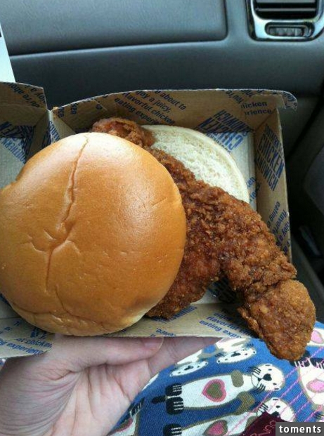 Auf diesem Chickenburger ist ordentlich Fleisch.