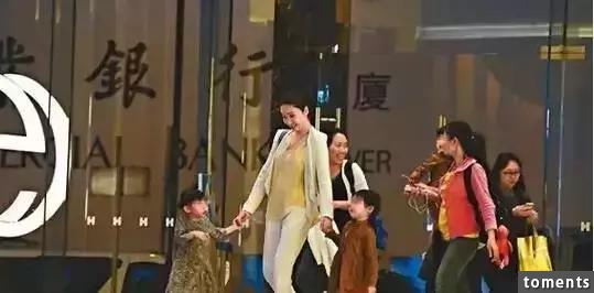 古惑仔『小結巴』44歲了，一路走來完全沒老過，不僅身材沒走樣，人還美得像少女一樣！宣布退出娛樂圈的真