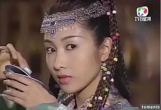 古惑仔『小結巴』44歲了，一路走來完全沒老過，不僅身材沒走樣，人還美得像少女一樣！宣布退出娛樂圈的真