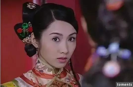 古惑仔『小結巴』44歲了，一路走來完全沒老過，不僅身材沒走樣，人還美得像少女一樣！宣布退出娛樂圈的真