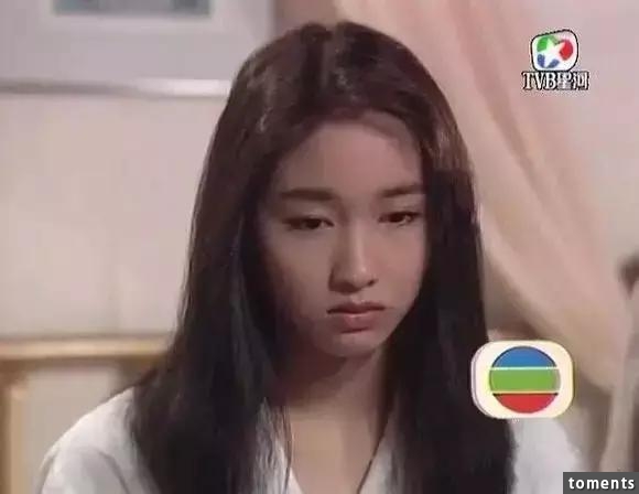 古惑仔『小結巴』44歲了，一路走來完全沒老過，不僅身材沒走樣，人還美得像少女一樣！宣布退出娛樂圈的真