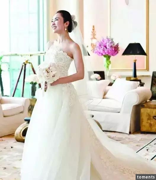 古惑仔『小結巴』44歲了，一路走來完全沒老過，不僅身材沒走樣，人還美得像少女一樣！宣布退出娛樂圈的真